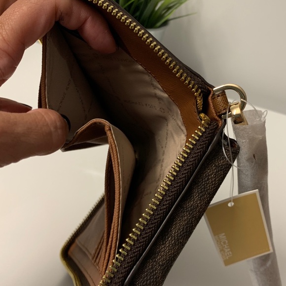 BNWT MICHAEL KORS MONOGRAM BROWN PHONE WALLET/WRISTLET -LEATHER WITH CARD SLOTS - Picture 6 of 6